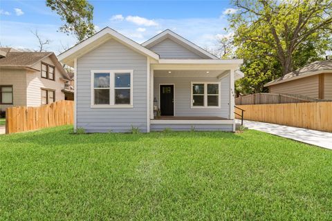 Photo of 504 N Lake Avenue, Eagle Lake, TX 77434 (MLS # 35277107)