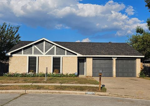 Photo of 11822 Winter Park Street, Houston, TX 77067 (MLS # 38422185) Photo of 11822 Winter Park Street, Houston, TX 77067 (MLS # 38422185)