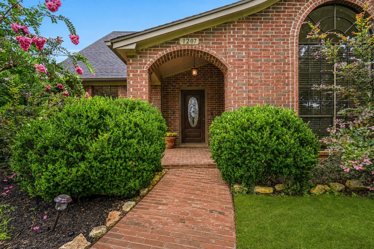 1207 W Edgewood Drive