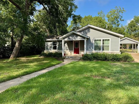 Photo of 409 S 9th Street, Crockett, TX 75835 (MLS # 4576126) Photo of 409 S 9th Street, Crockett, TX 75835 (MLS # 4576126)