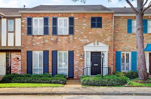 Photo of 1260 Fountain View Drive #171, Houston, TX 77057 (MLS # 66417979)