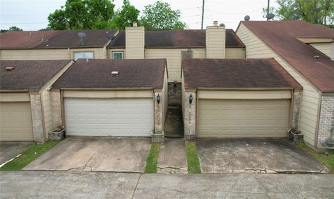 Photo of 14211 Briarsage Court, Houston, TX 77077 (MLS # 49474958)