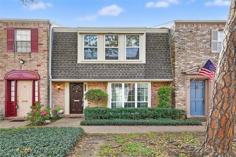 Photo of 6351 Briar Rose Drive #149, Houston, TX 77057 (MLS # 98001507)