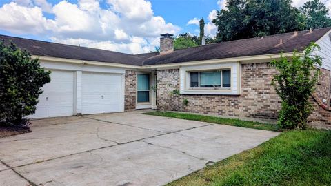 Photo of 10523 Huff Drive, Houston, TX 77031 (MLS # 72786537)