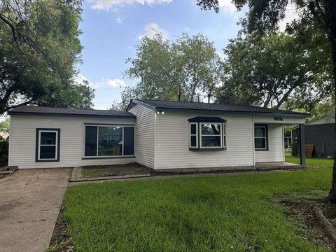 Photo of 1910 Little Street, La Marque, TX 77568 (MLS # 32358999)