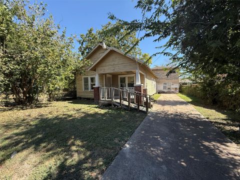 Photo of 111 70th Street, Houston, TX 77011 (MLS # 11537607)