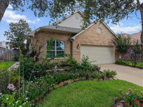 Homes For Sale - 1209 Modena Drive<br/> Pearland, TX 77581