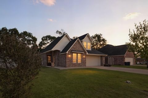 Homes For Sale - 790 Bridgeview St<br/> Bridge City, TX 77611