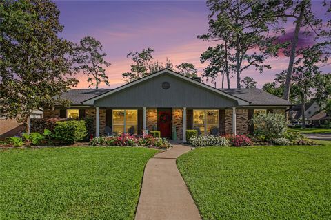 Photo of 10202 Londonderry Drive, Houston, TX 77043 (MLS # 88459381)