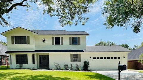 Photo of 155 April Waters Drive N, Conroe, TX 77356 (MLS # 11307382)