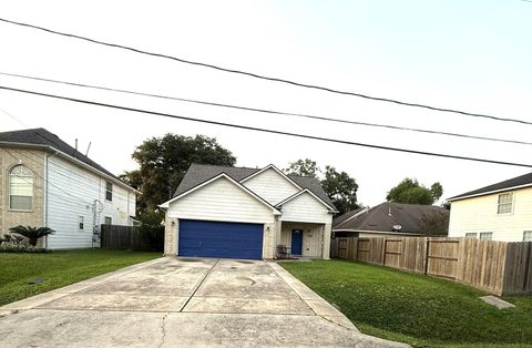 Photo of 9429 Lambright Road, Houston, TX 77075 (MLS # 87774384)