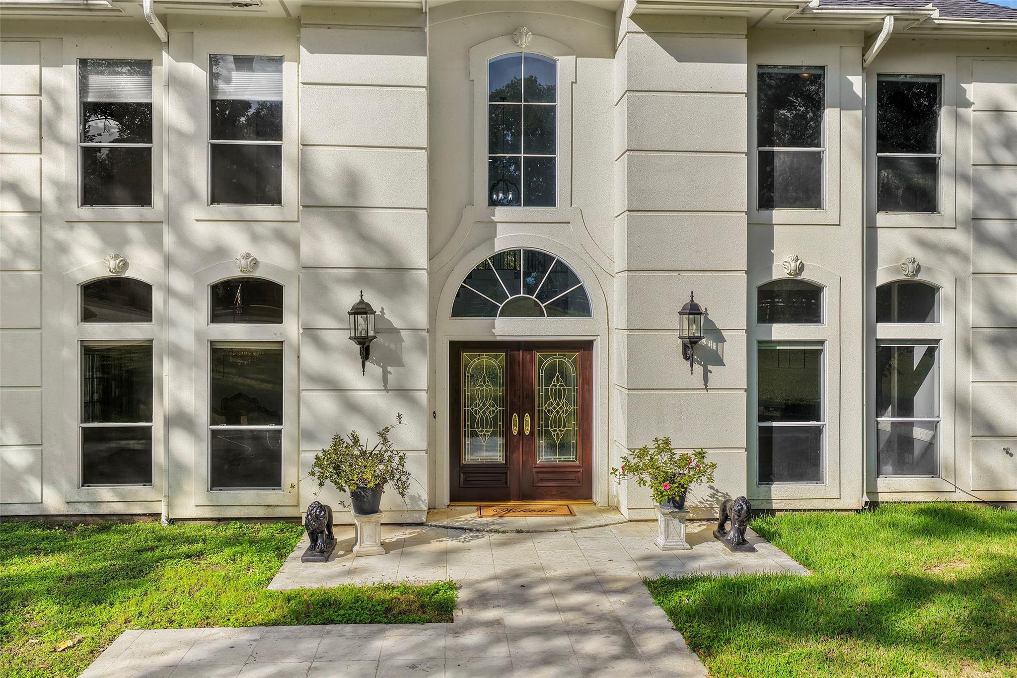 221 Heritage Trail N