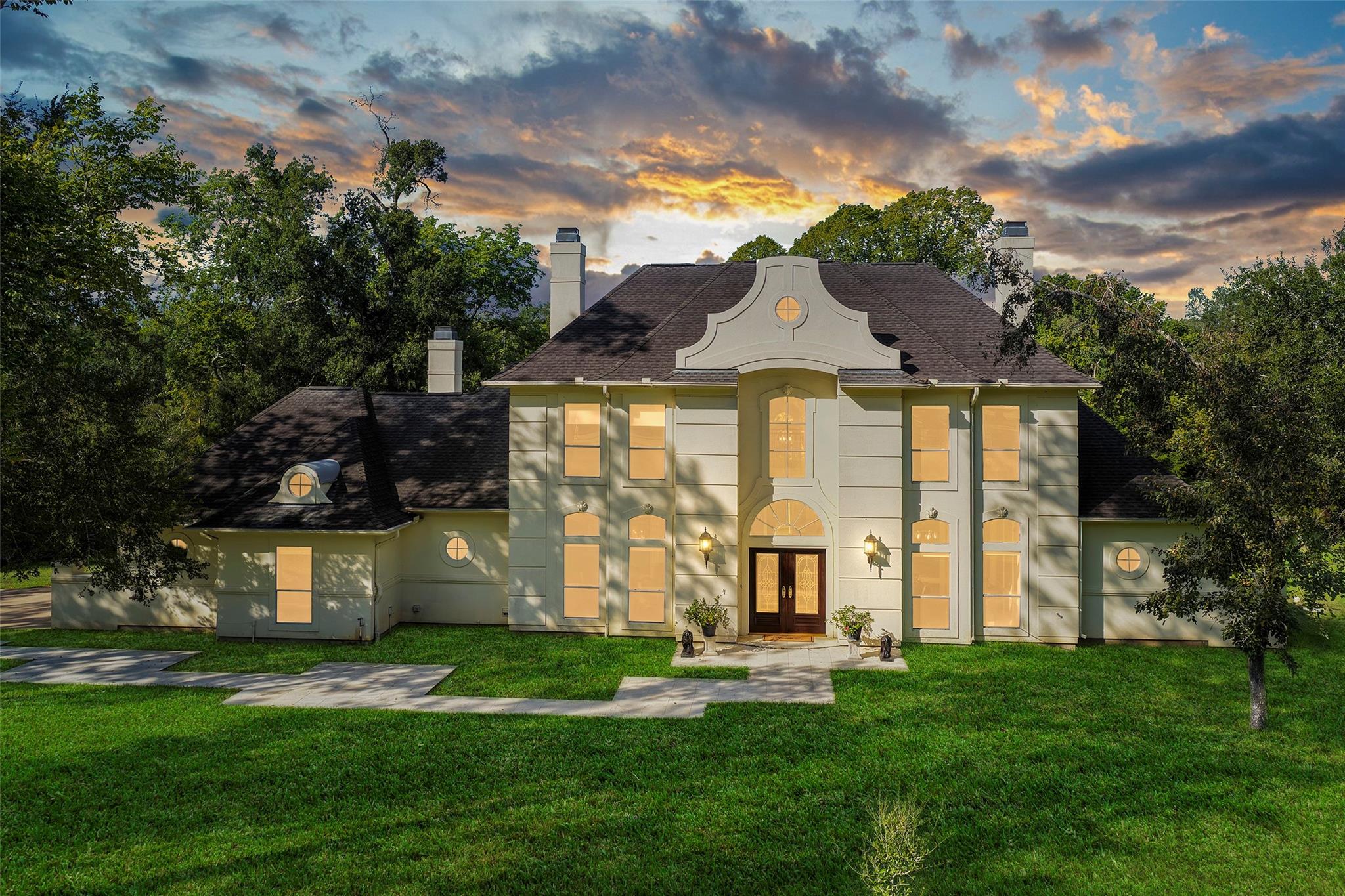 221 Heritage Trail N
