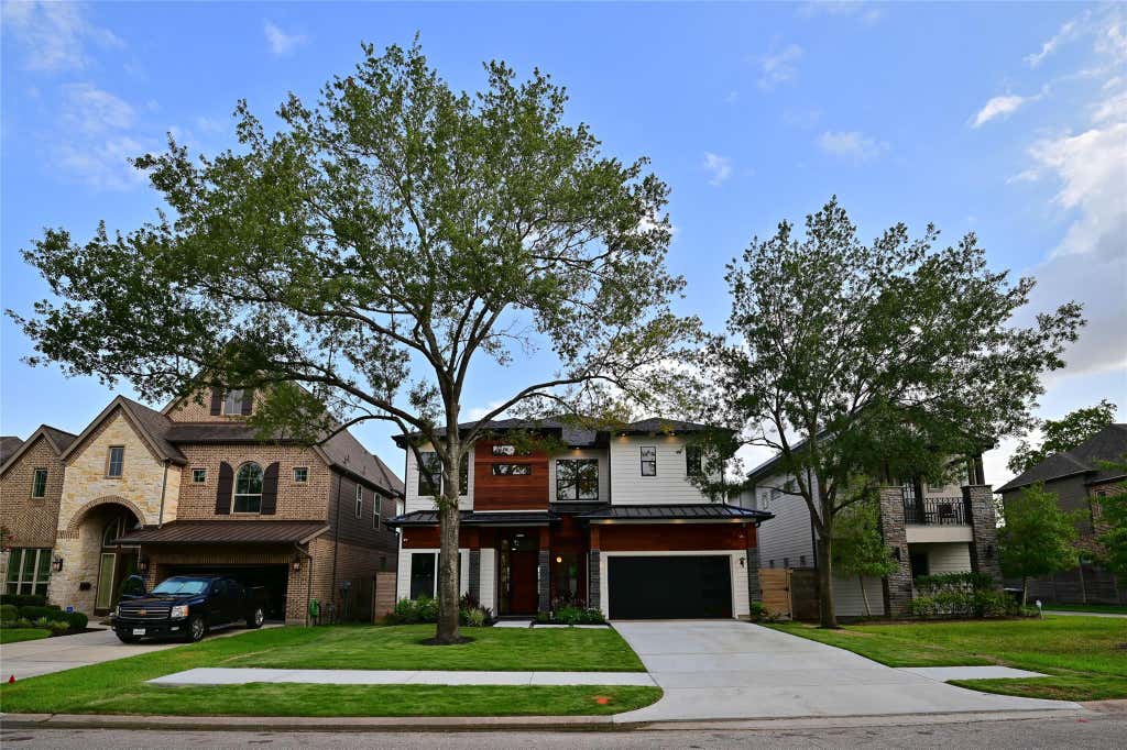 Photo of 1733 Du Barry Lane, Houston, TX 77018 (MLS # 81441923)