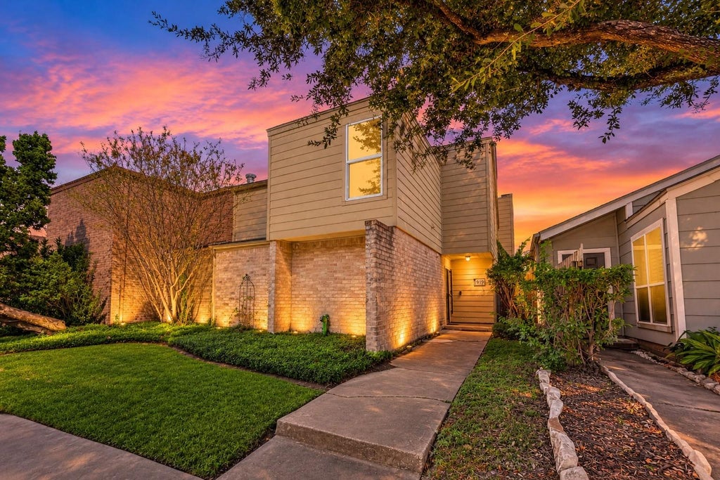 Photo of 1919 Wilcrest Drive, Houston, TX 77042 (MLS # 89532445)