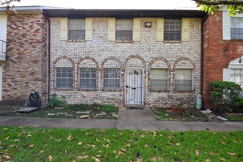Photo of 6647 De Moss Drive #647, Houston, TX 77074 (MLS # 6404048)