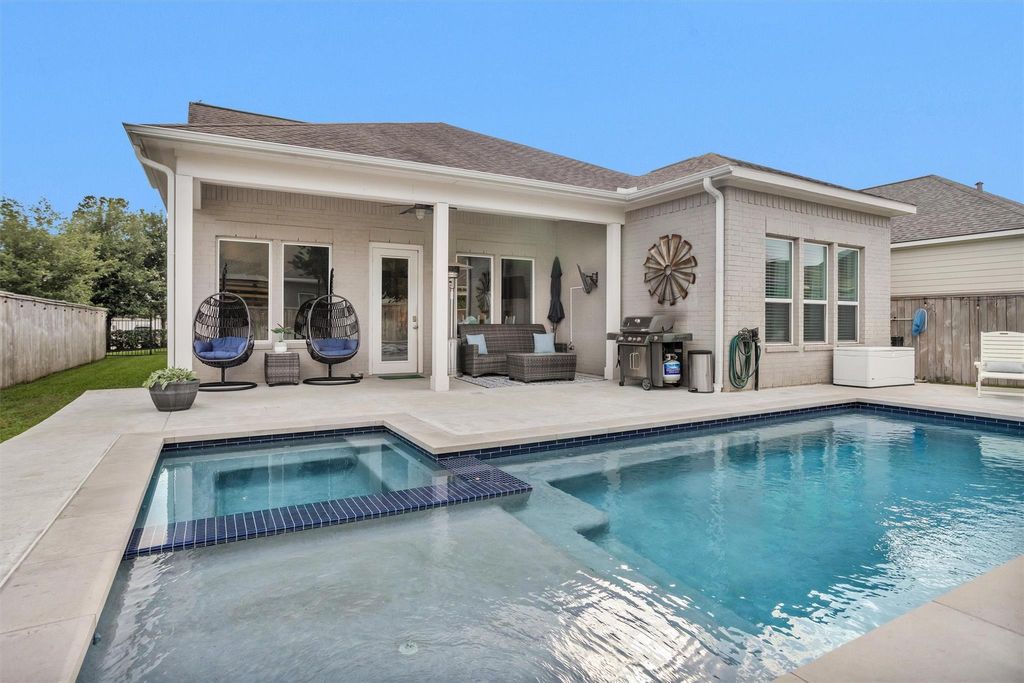 Photo of 114 Pilazzo Street, Montgomery, TX 77316 (MLS # 9537176)