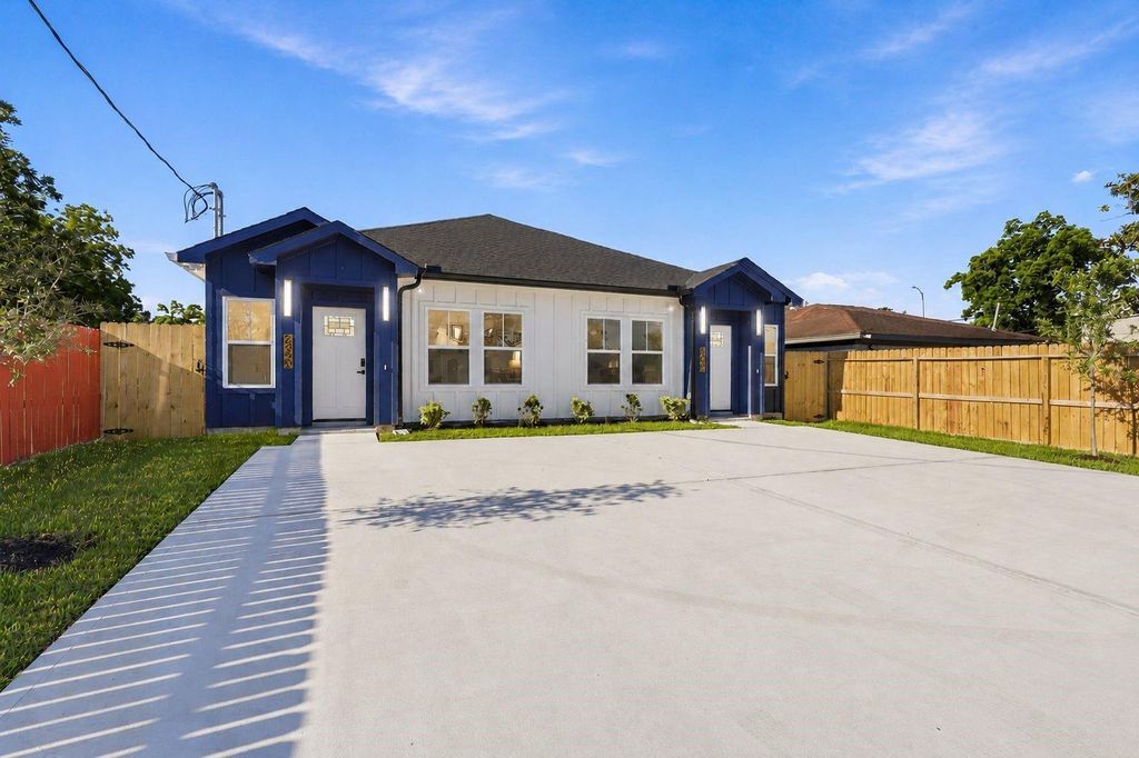 Photo of 4606 Mallow Street #B, Houston, TX 77051 (MLS # 65926513)
