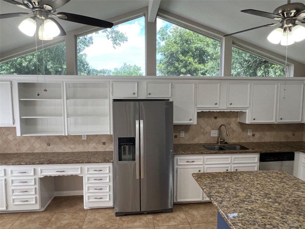 Photo of 1318 Pinecroft Drive, Sugar Land, TX 77498 (MLS # 61822926)