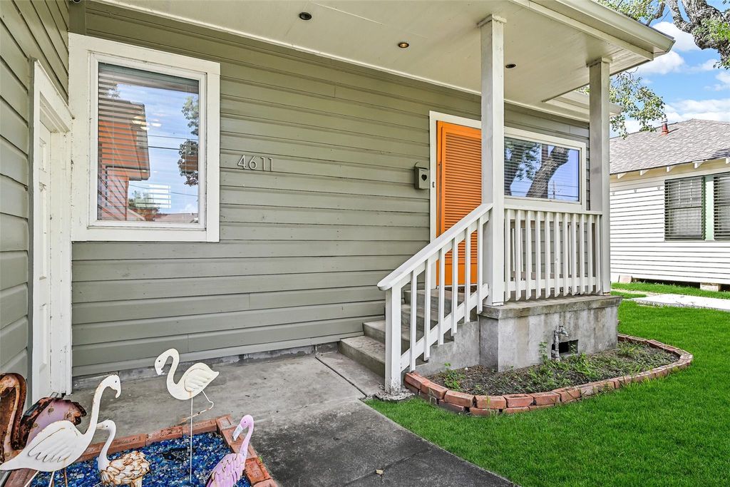 Photo of 4611 Avenue S, Galveston, TX 77551 (MLS # 30801018)