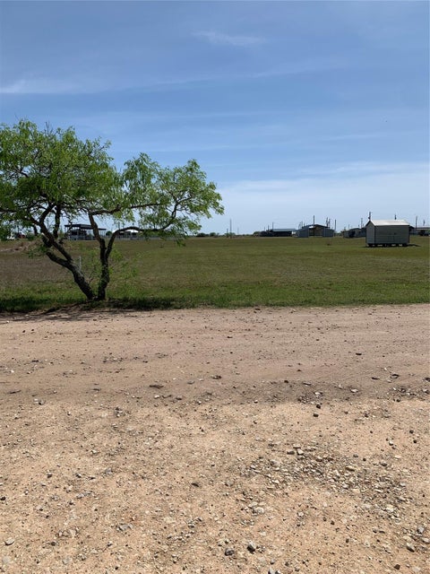 Photo of 202 Baracuda DR, Palacios, TX 77465 (MLS # 30534811)