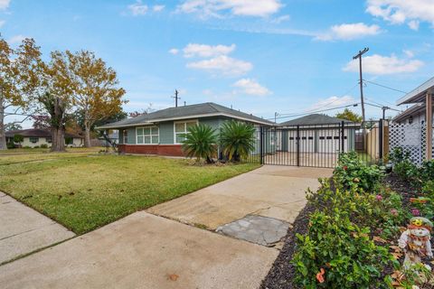 Tiny photo for 1801 Harding Street, Pasadena, TX 77502 (MLS # 7782885)