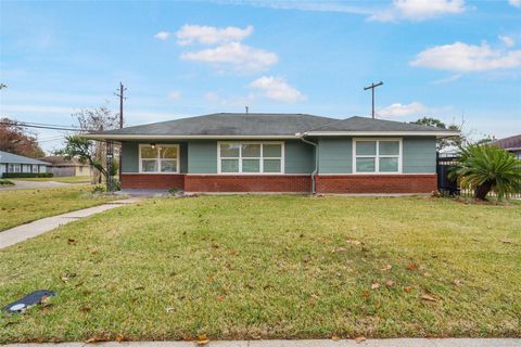 Tiny photo for 1801 Harding Street, Pasadena, TX 77502 (MLS # 7782885)