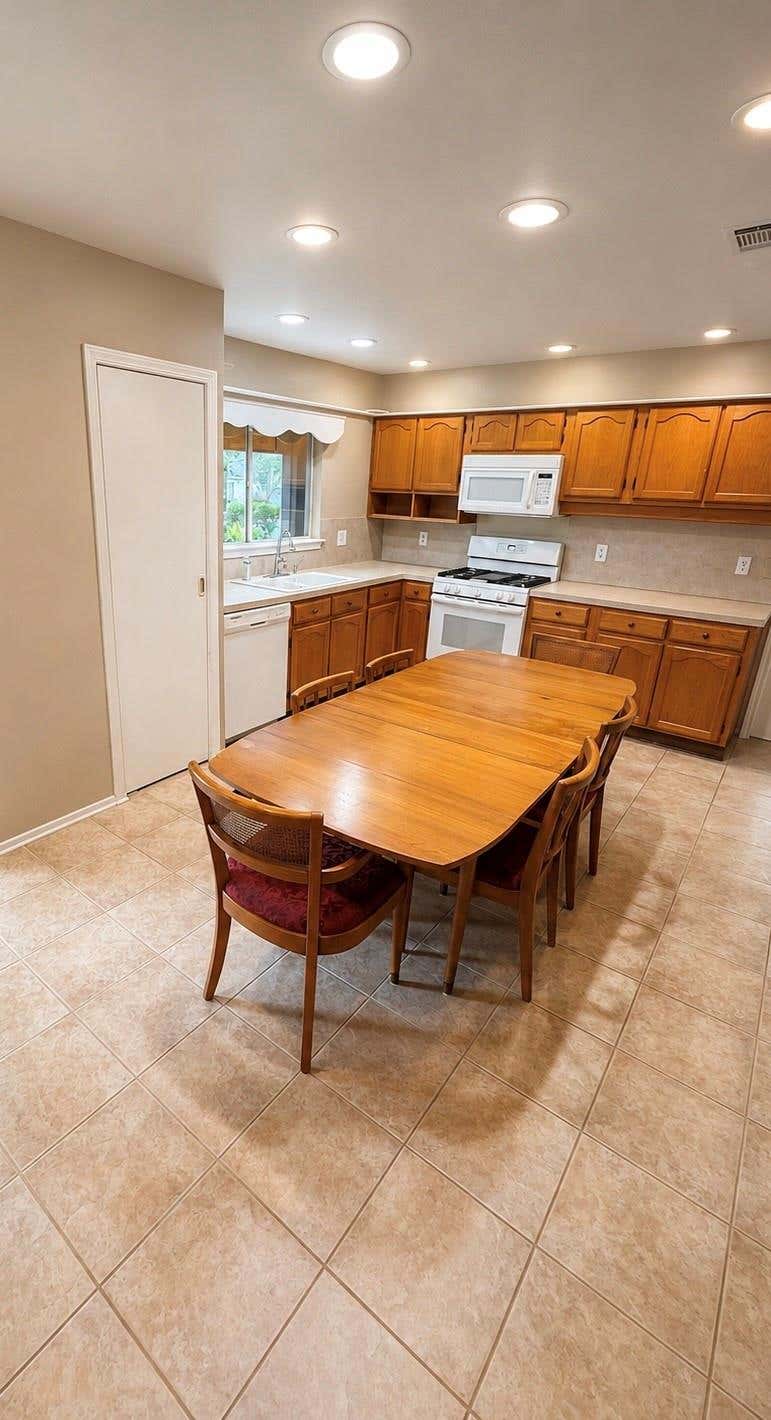 Photo of 15 Gambrel Oak Place, Spring, TX 77380 (MLS # 69944590)