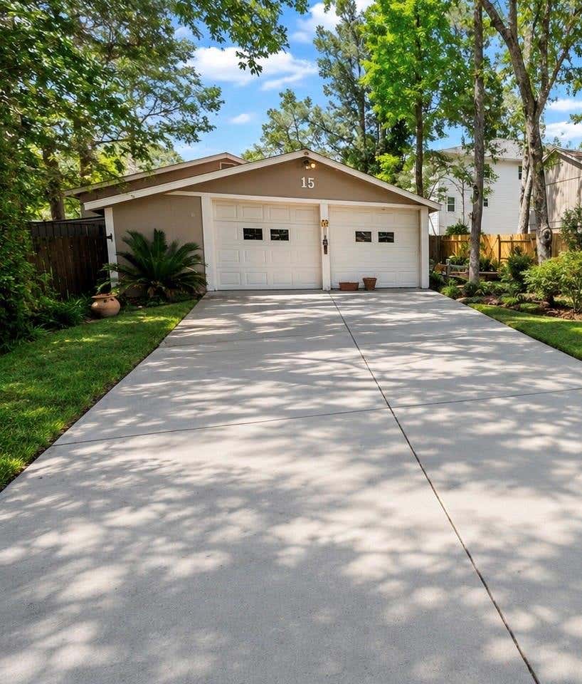 Photo of 15 Gambrel Oak Place, Spring, TX 77380 (MLS # 69944590)