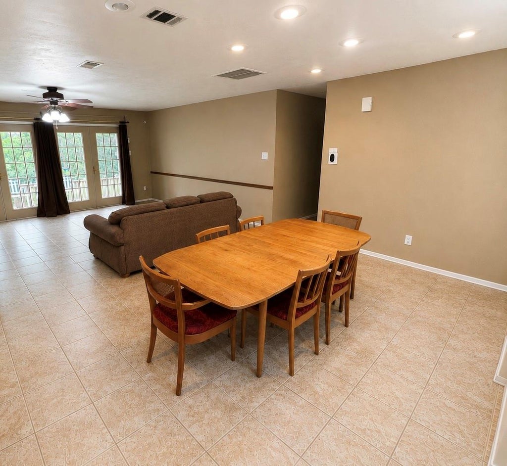 Photo of 15 Gambrel Oak Place, Spring, TX 77380 (MLS # 69944590)
