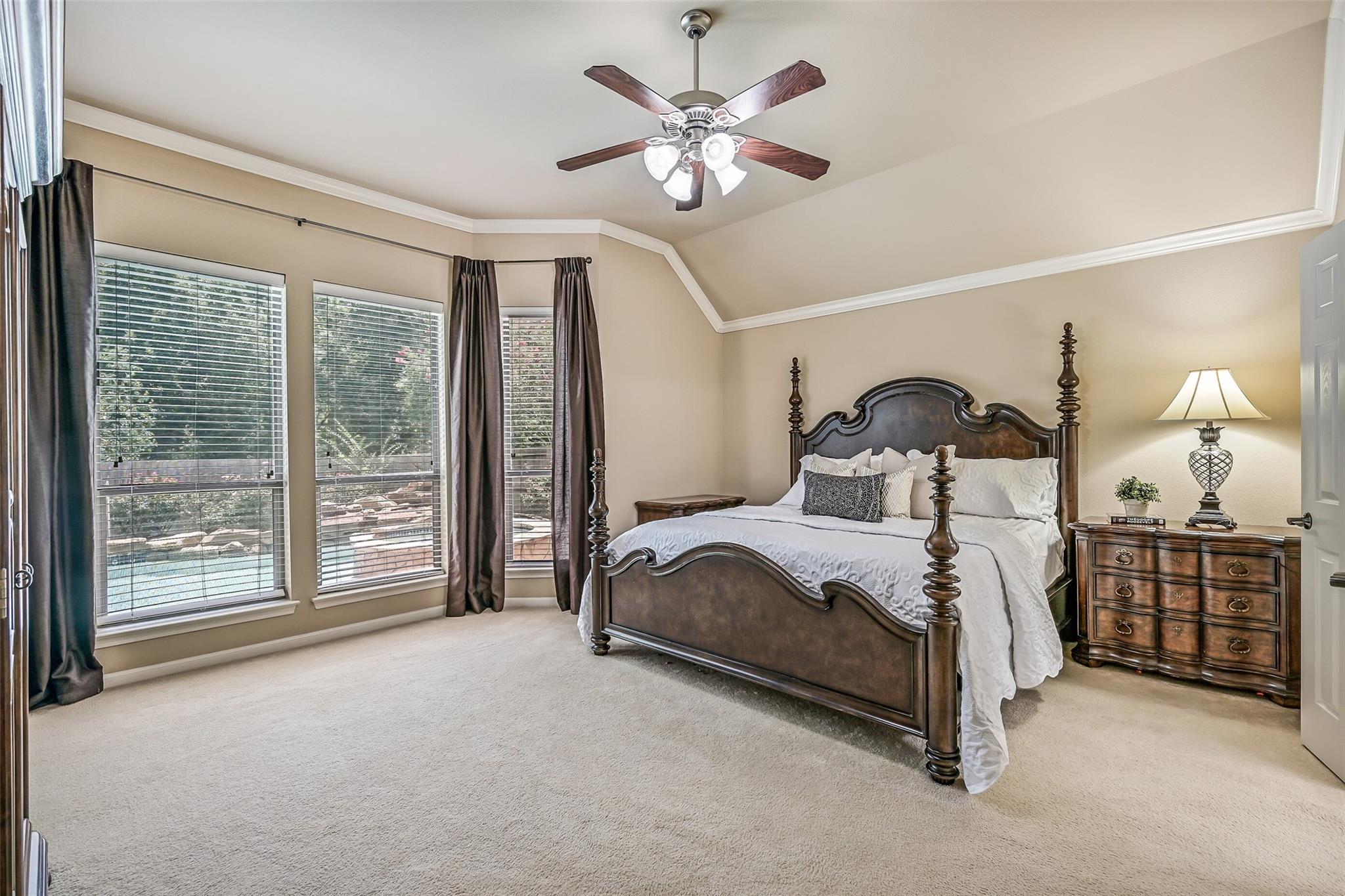 2427 Pioneer Oaks Drive