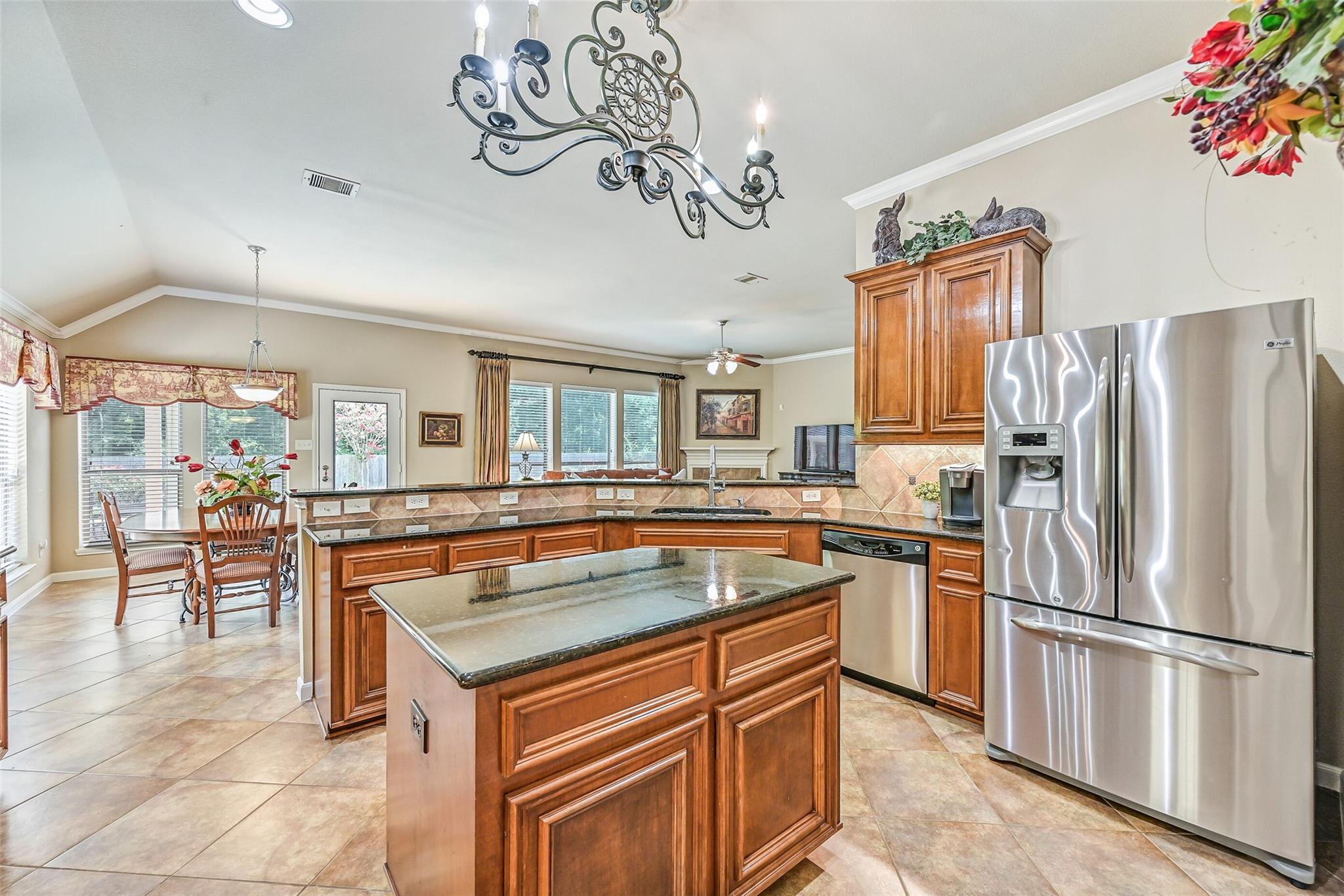 2427 Pioneer Oaks Drive