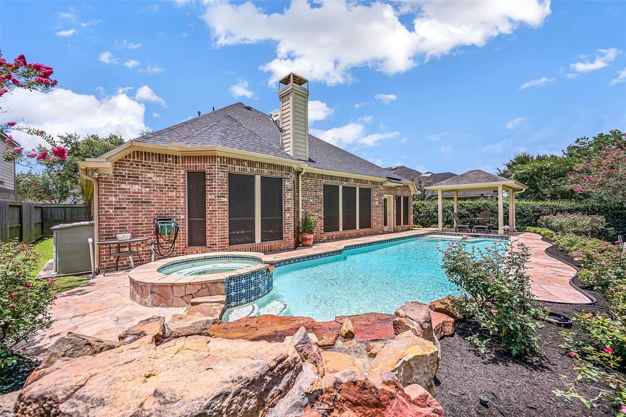 2427 Pioneer Oaks Drive