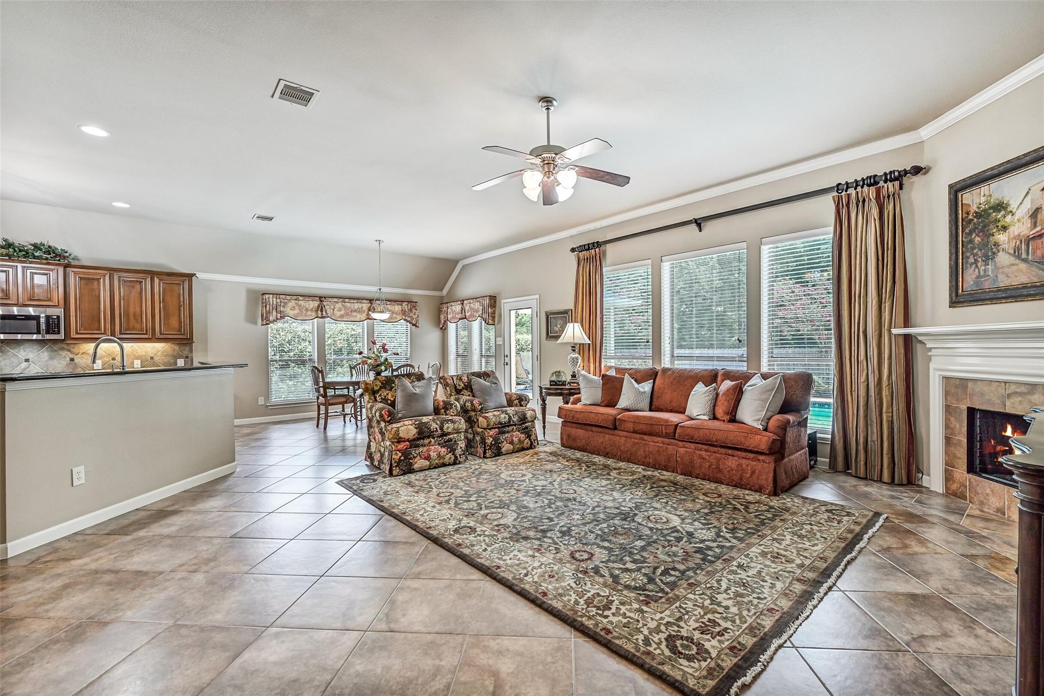 2427 Pioneer Oaks Drive