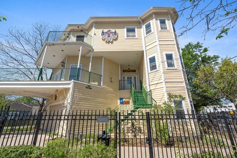 Photo of 3201 White Oak Drive, Houston, TX 77007 (MLS # 81919246)