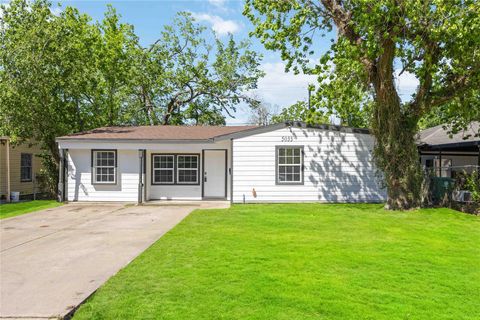 Photo of 5033 Doolittle Boulevard, Houston, TX 77033 (MLS # 21644311)