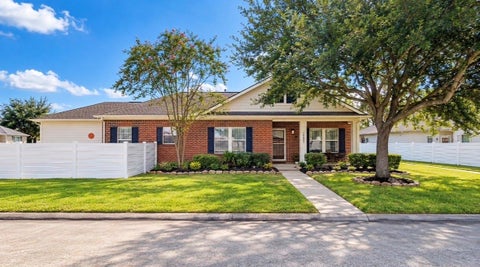 Photo of 1617 Palcio Real Drive, Houston, TX 77047 (MLS # 92898647)