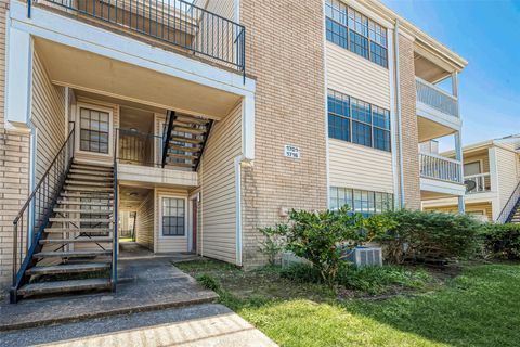 Photo of 2750 Holly Hall Street #1707, Houston, TX 77054 (MLS # 87994410)