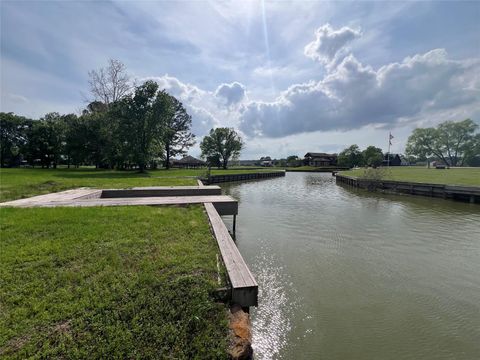 Photo of 160 Wildwood Lake Drive N, Huntsville, TX 77340 (MLS # 42517836)