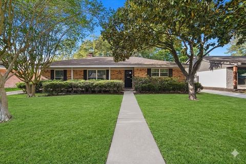 Photo of 6002 Mcknight Street, Houston, TX 77035 (MLS # 41335613)