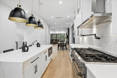 Photo of 209 W 10th 1/2 Street, Houston, TX 77008 (MLS # 89086761)