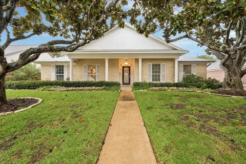 Photo of 16 N Dansby Drive, Galveston, TX 77551 (MLS # 9520714)