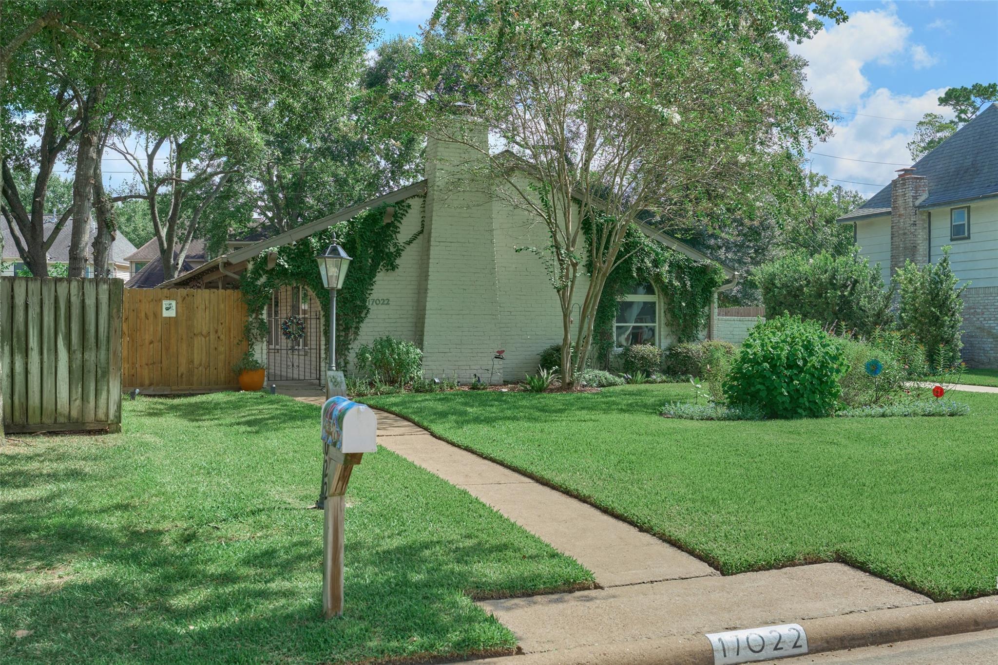 17022 Hill View Lane