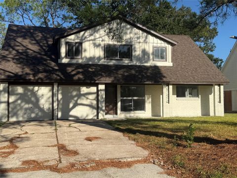 Photo of 5615 Greylog Drive, Houston, TX 77048 (MLS # 47203806)