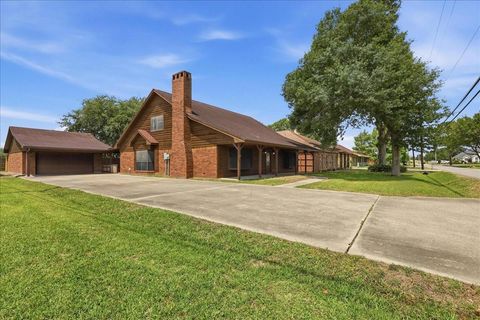 Tiny photo for 3105 Price Street, Nederland, TX 77627 (MLS # 2357523)