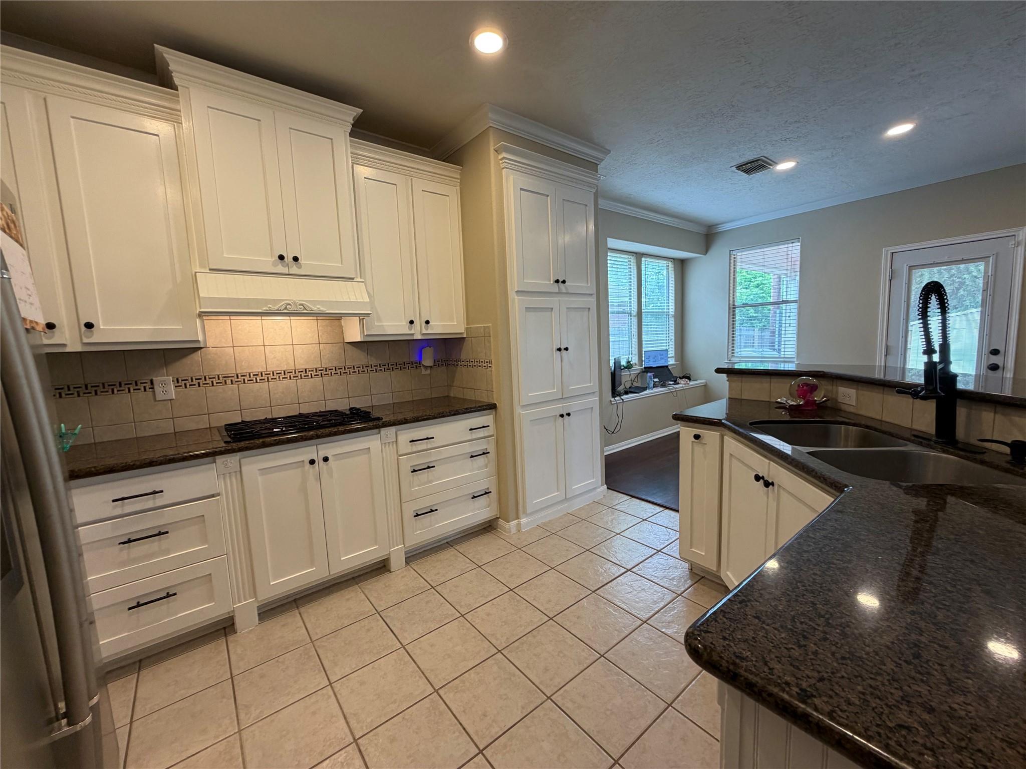 1113 Shadowbend Street