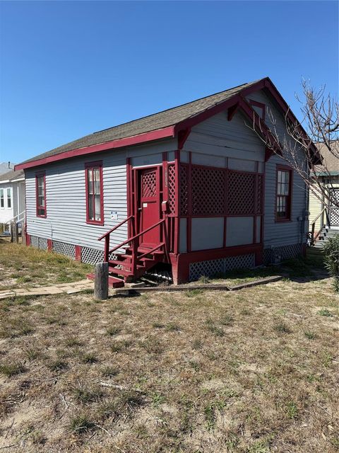 Photo of 1002 Avenue M, Galveston, TX 77550 (MLS # 64385027)