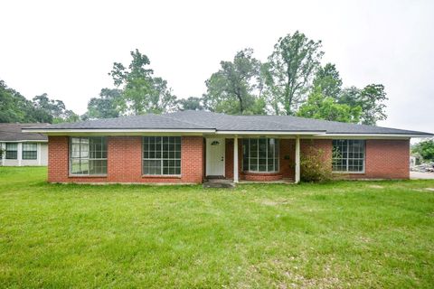 Photo of 16796 Red Leaf Lane, Conroe, TX 77306 (MLS # 27745731)
