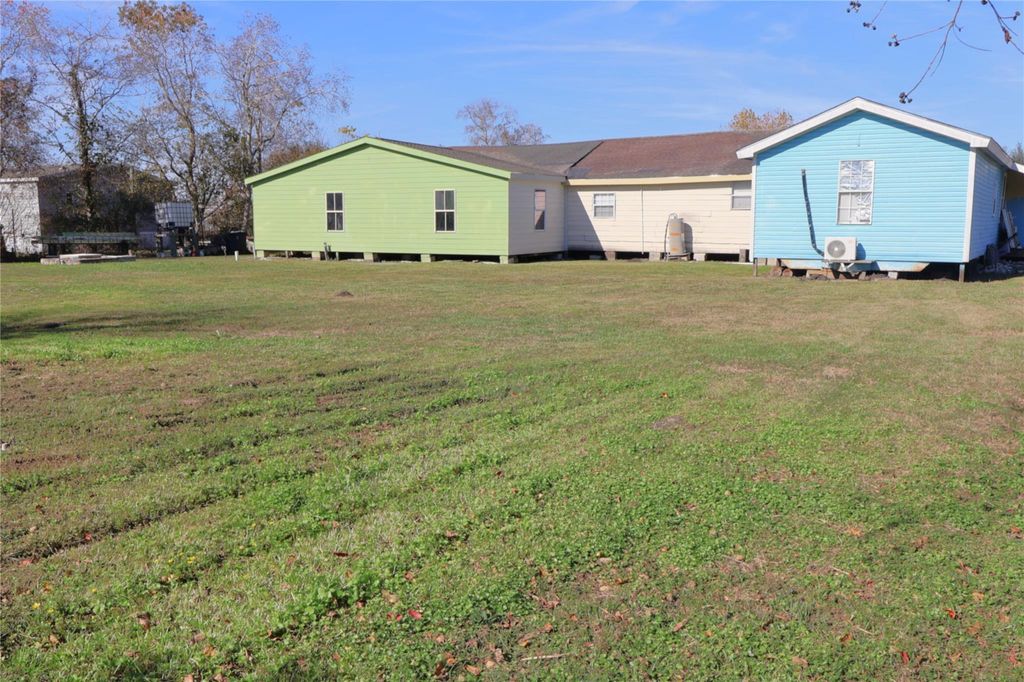 Photo of 634 S Paloma Drive, Rosharon, TX 77583 (MLS # 95742538)