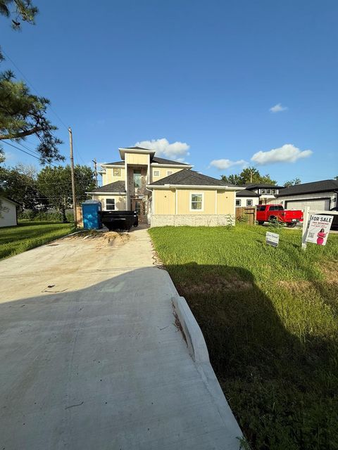 Photo of 823 Santa Anna Lane, La Porte, TX 77571 (MLS # 73928582)